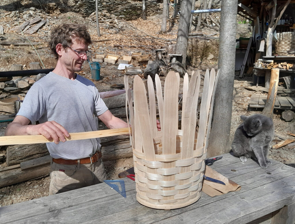 Pierre Rousseau, fabriquant de hotte en châtaigner à Malons et Elze